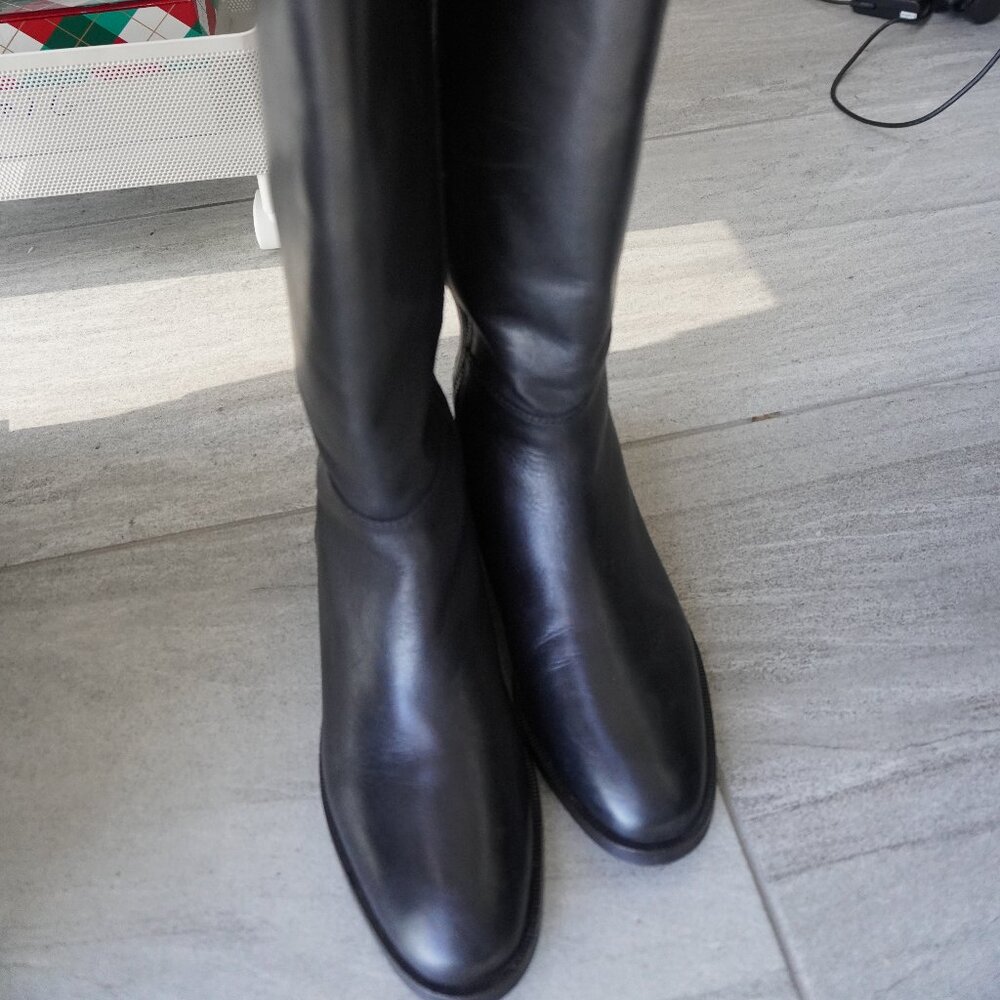 Tahari Black Ankle Boots – Side Zip – Size 38